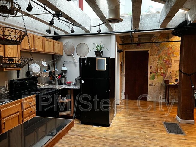 Building Photo - 201 Lamkin St