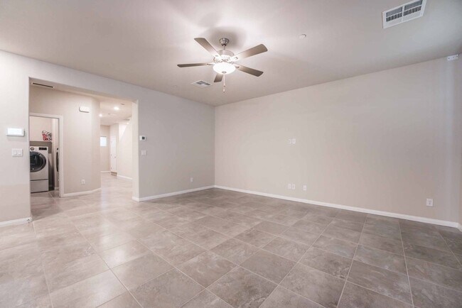 Building Photo - Stunning 5 Bedroom home in Henderson!