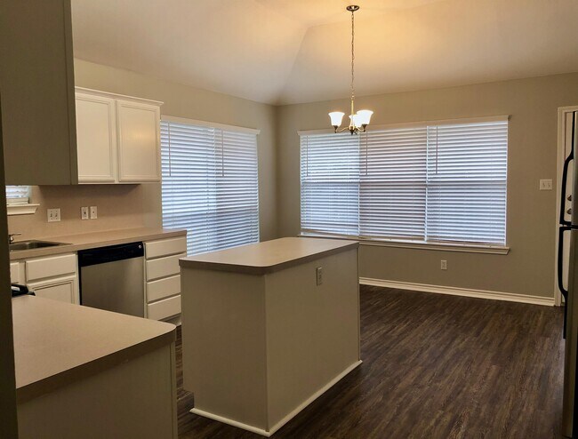 Building Photo - 2403 Carnation Ct