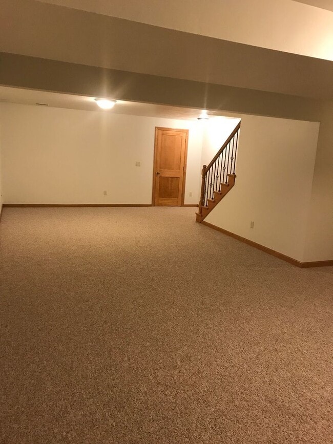 Building Photo - 2100 River Point Ct