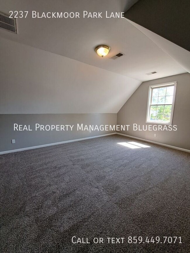 Building Photo - 2237 Blackmoor Park Ln
