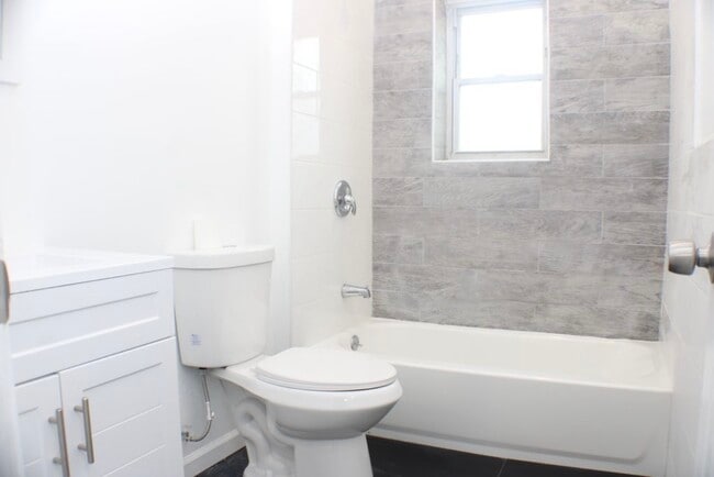 Building Photo - 1901 Griffis Ave