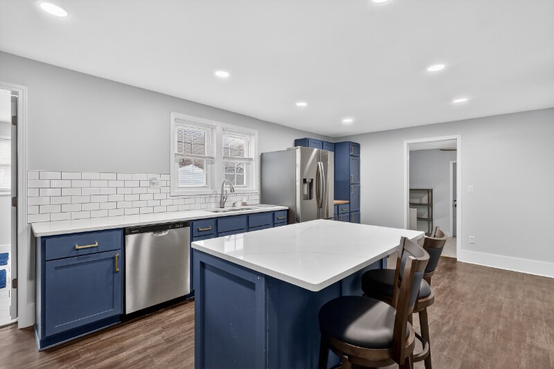 Building Photo - 430 N Linden St