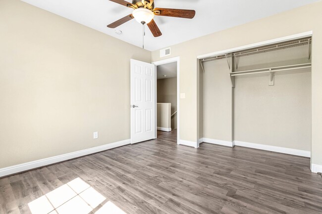 Building Photo - Spacious 3-Bedroom Townhome for Rent!