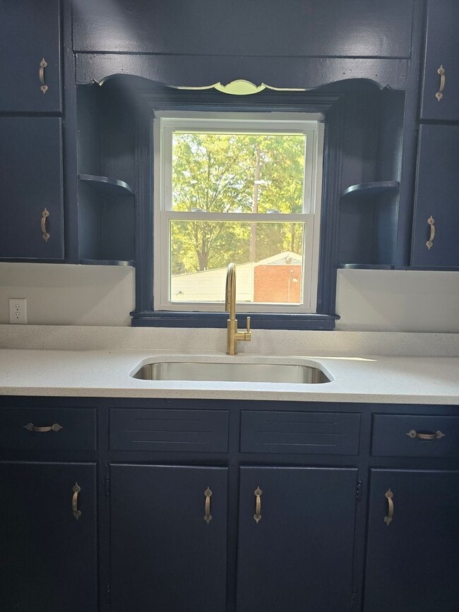 Building Photo - NEW LISTING!!!!!
