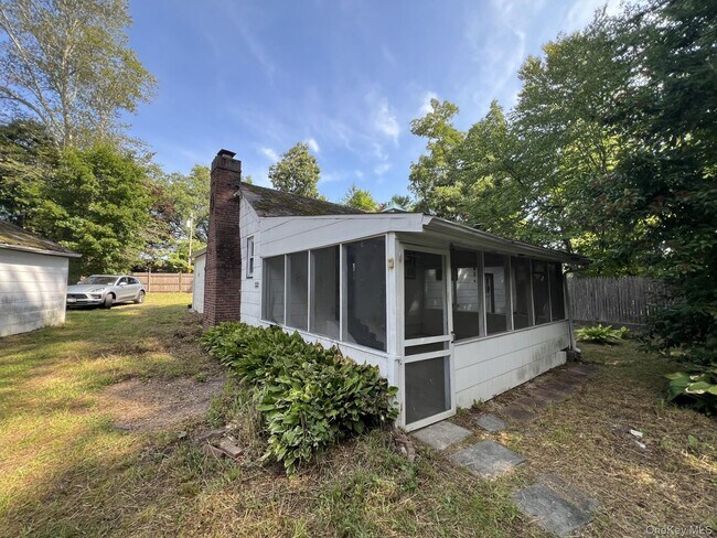 Building Photo - 166a Frost Pond Rd