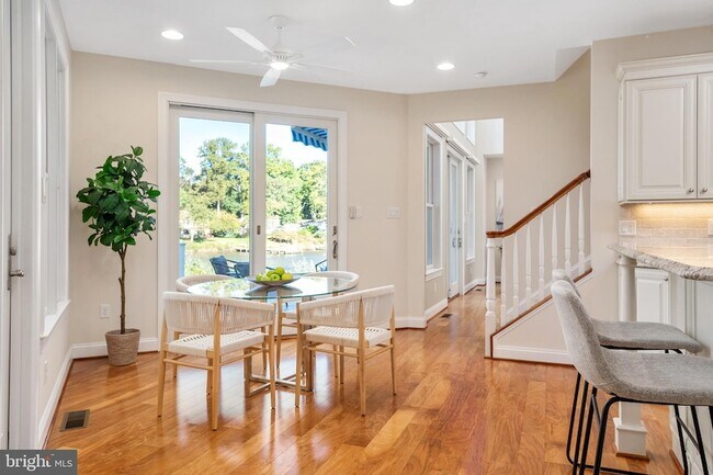 Building Photo - 1576 Bay Head Rd