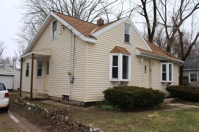 Building Photo - 1519 Baker Dr