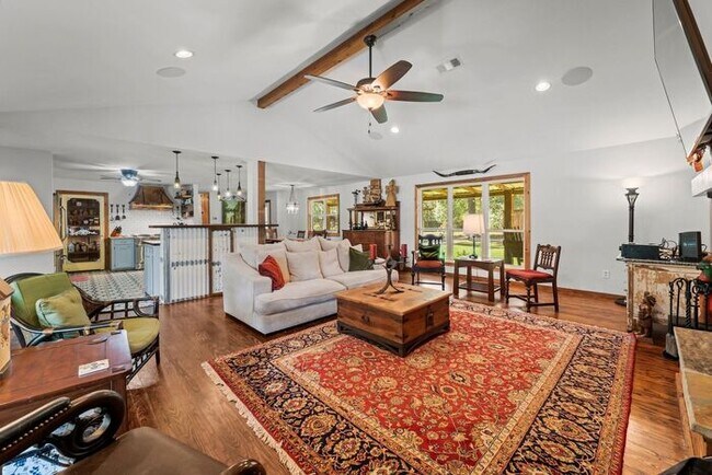 Building Photo - Country Living Rental on 26+ Acres!