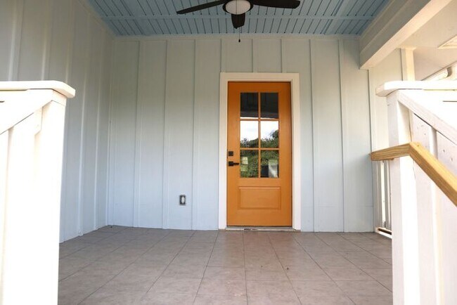 Building Photo - Oakland City 3 Bed/2 Bath, Beautifully Rem...