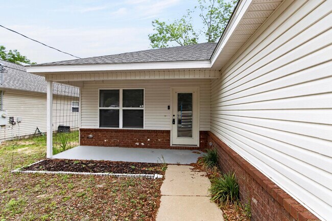 Building Photo - 203 8th Ave