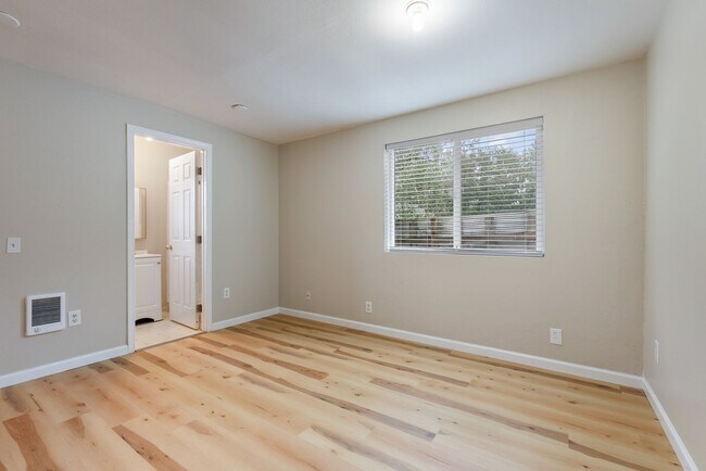 Building Photo - Quirky 1-bedroom for a Reasonable Price!