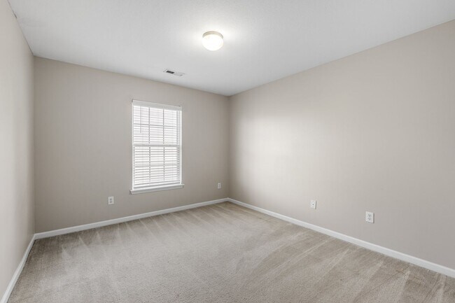 Building Photo - Spacious 4 BR, 2.5 BA, Master BR on Main, Conveniently Located Between Greenville and Spartanburg