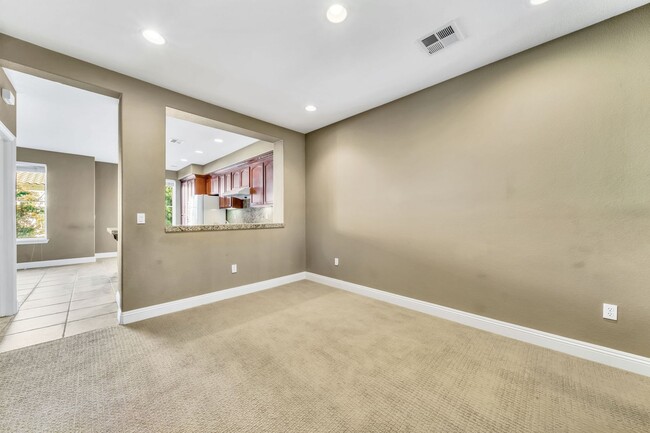 Building Photo - 3-Bedroom Townhome for Rent in Fremont!