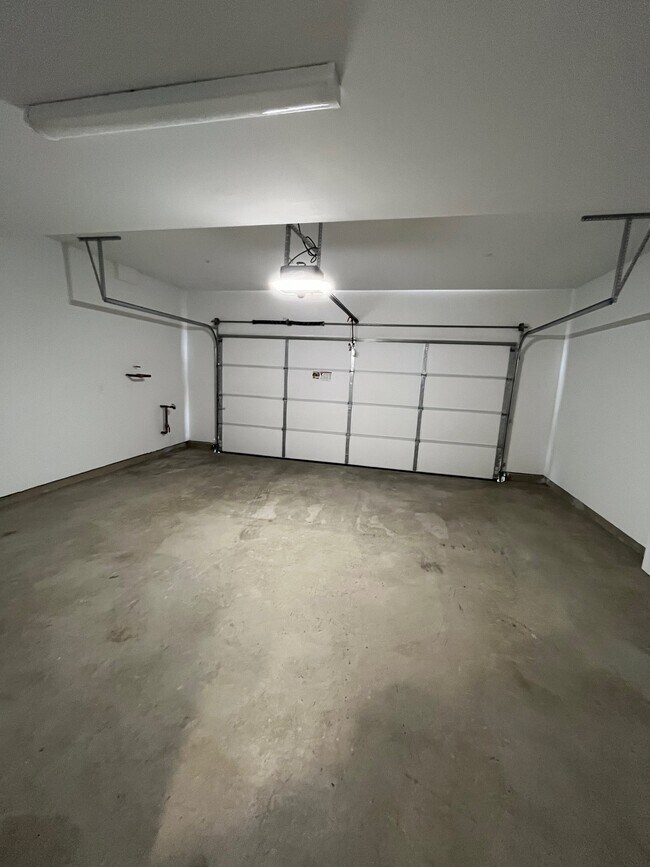 Building Photo - 6357 Dandelion St