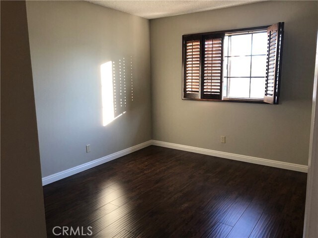 Building Photo - 303 E Dunbarton Pl