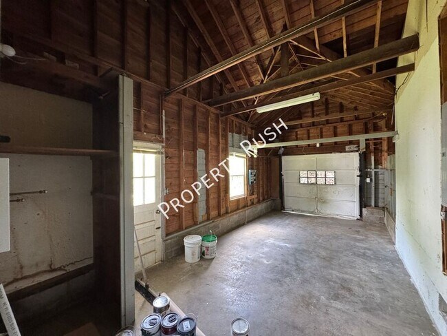 Building Photo - 743 Lanoir St