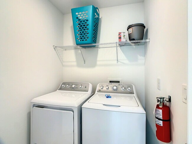 Building Photo - 955 Splash Shot Pl