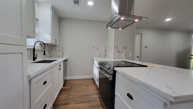 Building Photo - 2200 Joe Rushing Ln