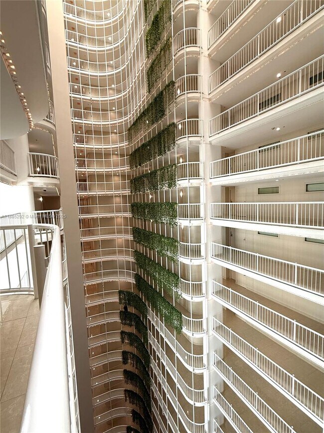 Building Photo - 1717 N Bayshore Dr