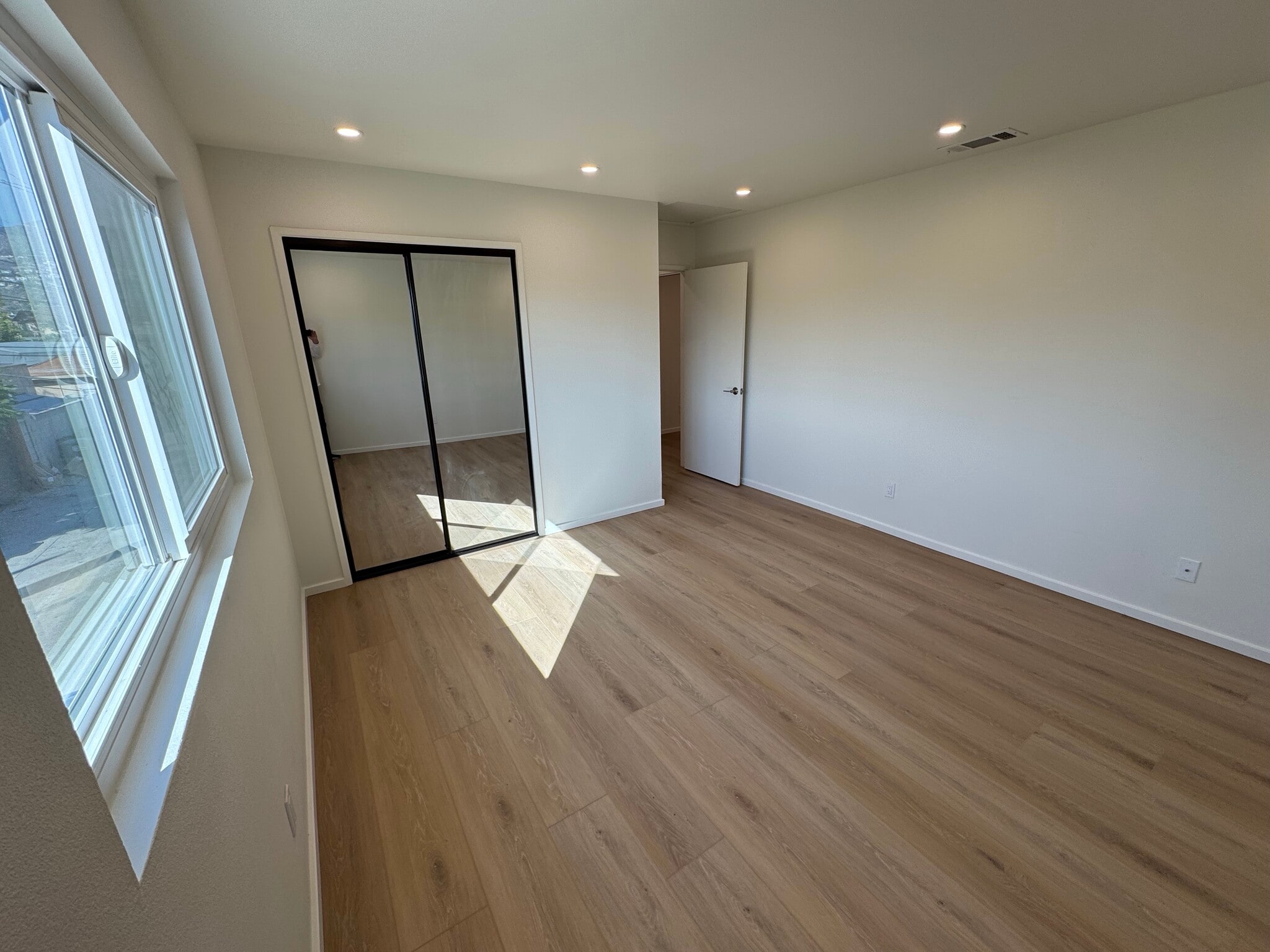 Building Photo - 517 Geneva St