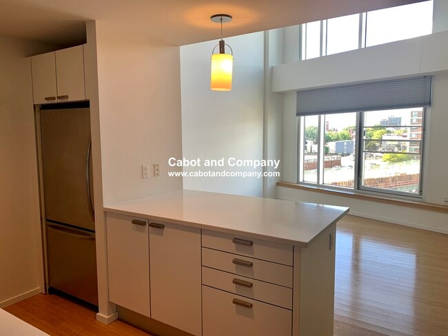 Building Photo - 1 Earhart St