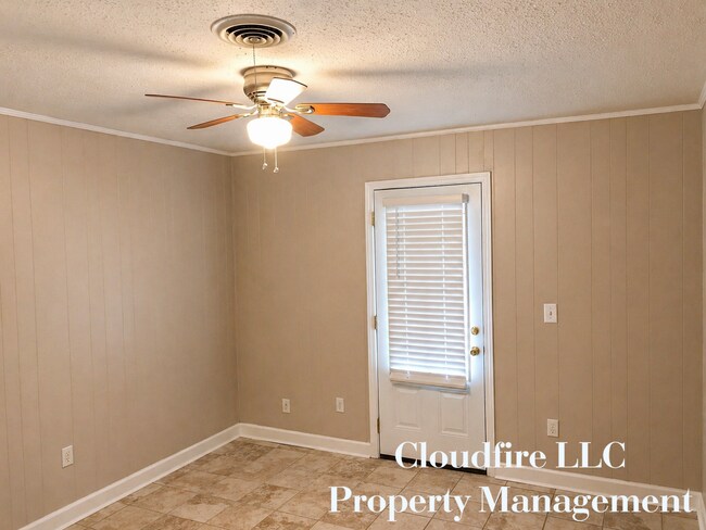 Building Photo - 232 James Cir