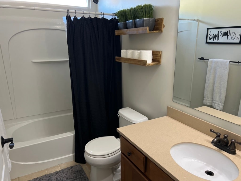 Bathroom 2 - 218 Grant Park Dr