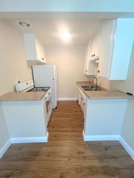 Building Photo - 2115 Placentia Ave