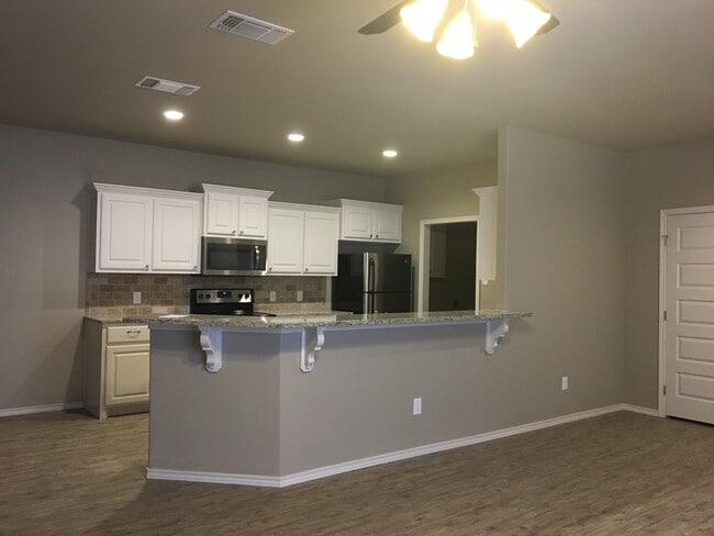 Building Photo - 1105 Preston Trails