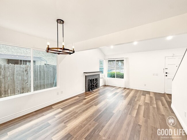 Building Photo - Updated 4B 2BA Home in Paradise Hills w/ Solar and Turf!