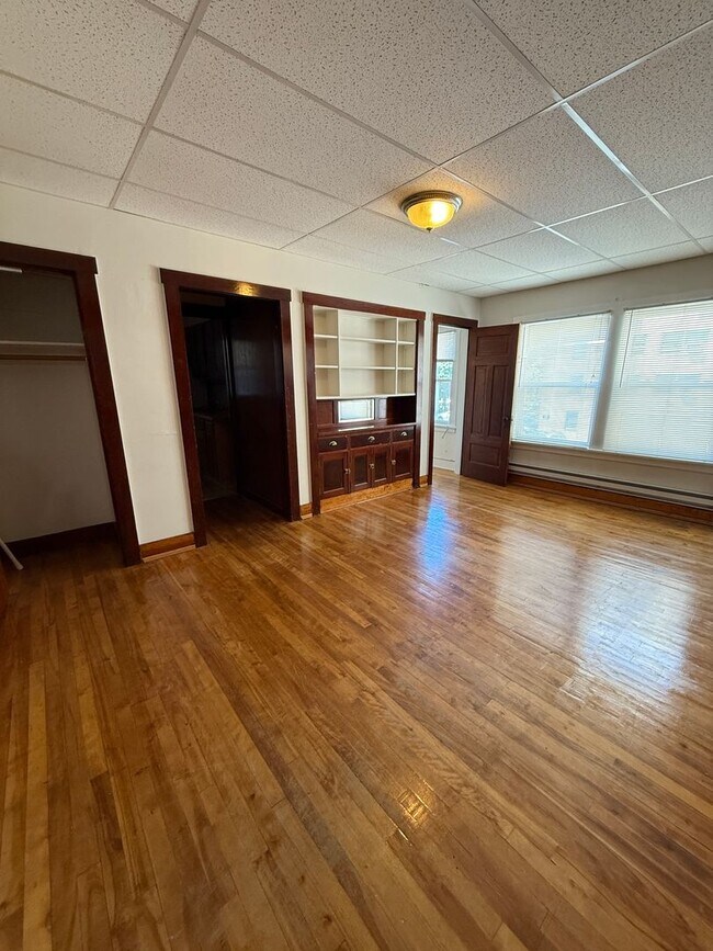 Building Photo - 1 Bedroom 1 Bathroom Apartment