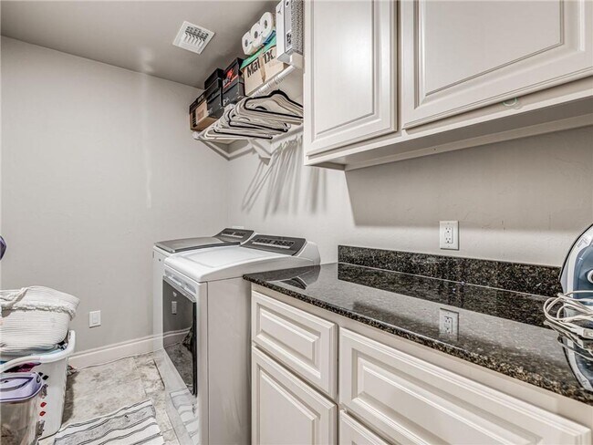 Building Photo - Beautiful home in Kelly Lake Estates + 4 bedrooms + 3 full bathrooms