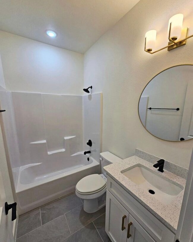 Building Photo - 301 Primrose Pt