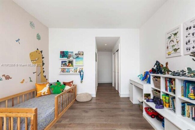 Building Photo - 808 Brickell Key Dr