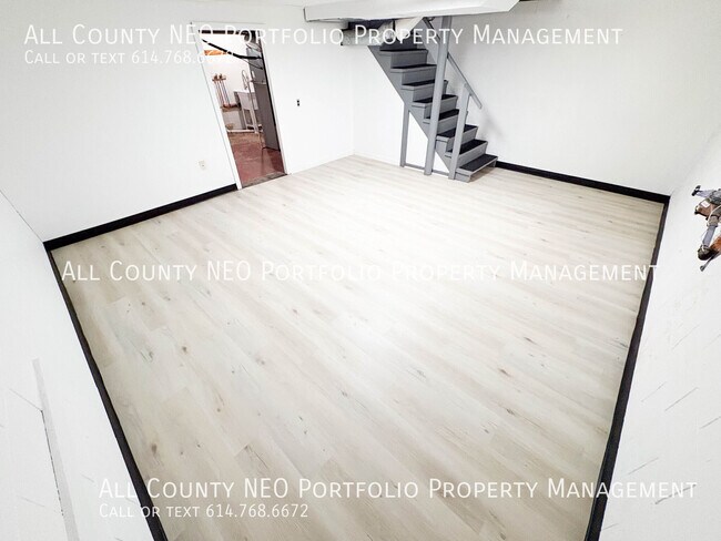 Building Photo - 2139 Ridgeview Rd