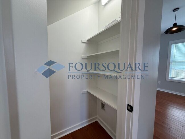 Building Photo - Modern 3-Bed / 2.5-Bath Home with Granite Kitchen, Fenced Yard & Private Balcony – Walkable to Do...