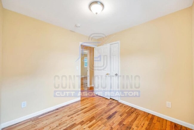 Building Photo - 9 Juniper Pl