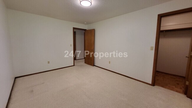Building Photo - Beautiful 4 BD | 2.5 BA w/ Large Deck and ...