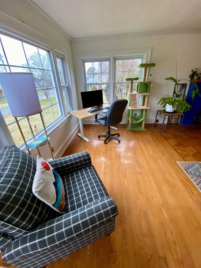 Building Photo - Spacious 3BR Home Minutes from Downtown Johnson City | W/D Included | Garden Beds