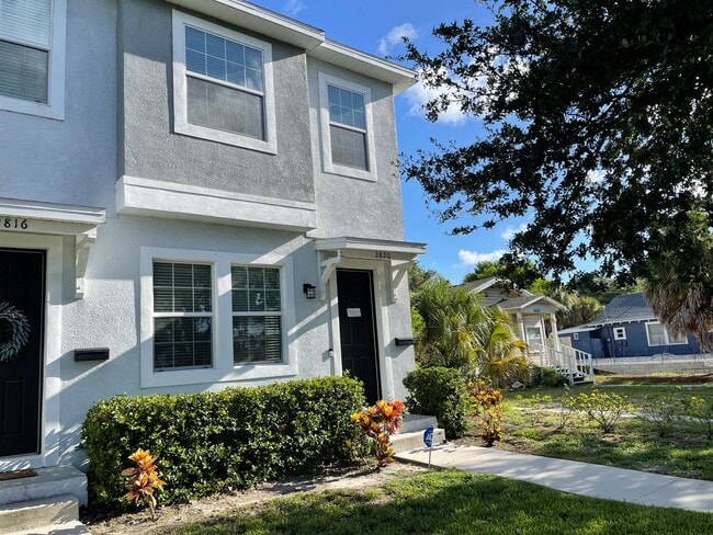 Primary Photo - Rare 2/2.5/1 Near downtown ST. PETE