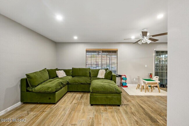 Building Photo - 2191 S Sunburst Dr