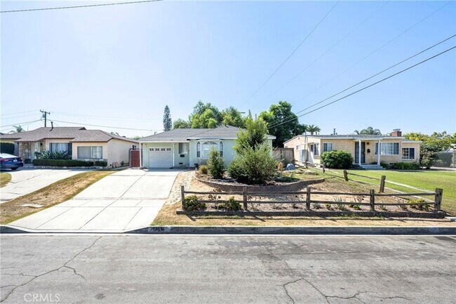 Building Photo - 13616 Hermes St