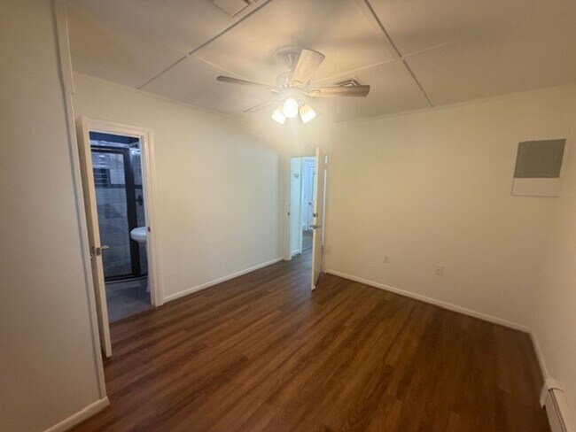 Building Photo - 549 Forest Rd