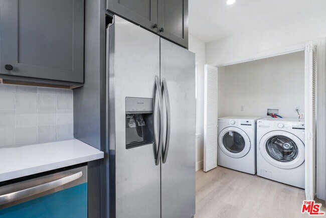 Building Photo - 9216 Alden Dr