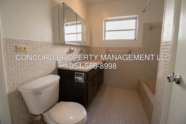 Building Photo - Spacious 2 Bedroom, 1 Bathroom- Pool - Laundry on Site- Fully Tiled- Central AC