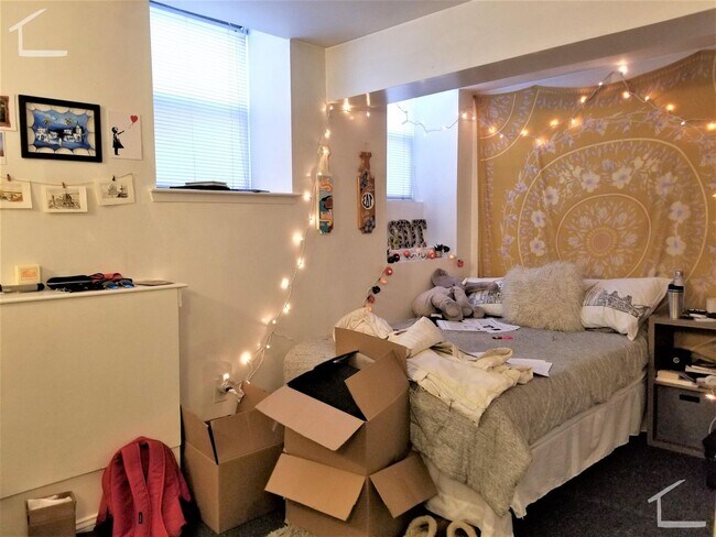 Building Photo - Renovated Unit in South End. New Kitchen A...