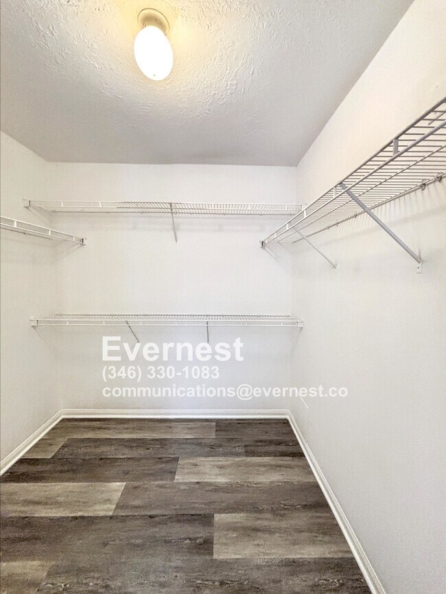 Building Photo - 3-Bedroom Home with Scenic Community Ameni...