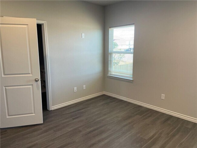 Building Photo - 207 Peruna Dr