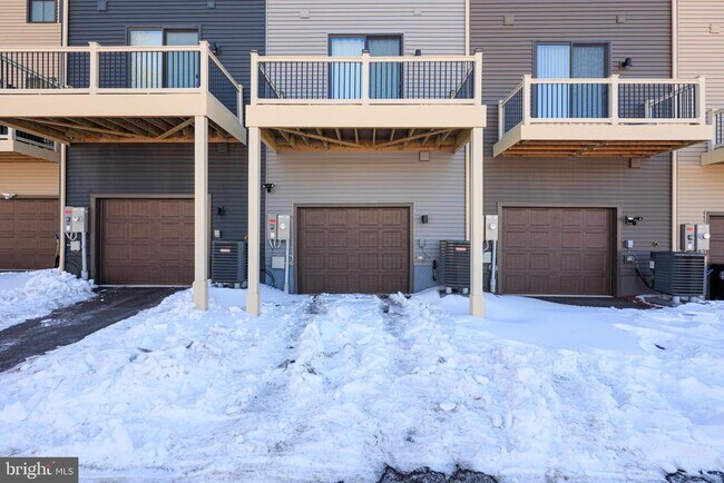 Building Photo - 1920 Four Roses St